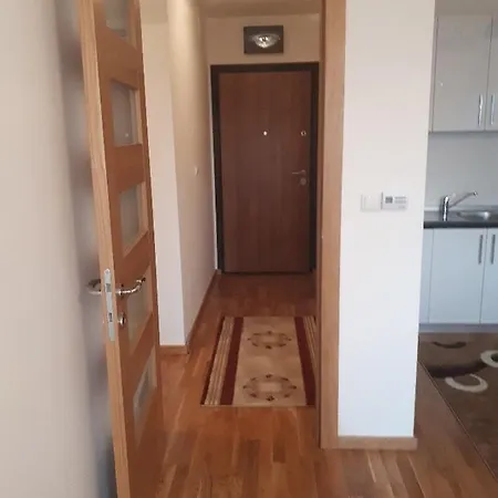 Stan, Sa Garazom, Velicine 64 M2 سراييفو