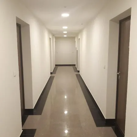 Stan, Sa Garazom, Velicine 64 M2 Apartment *