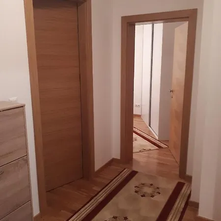 Stan, Sa Garazom, Velicine 64 M2 *